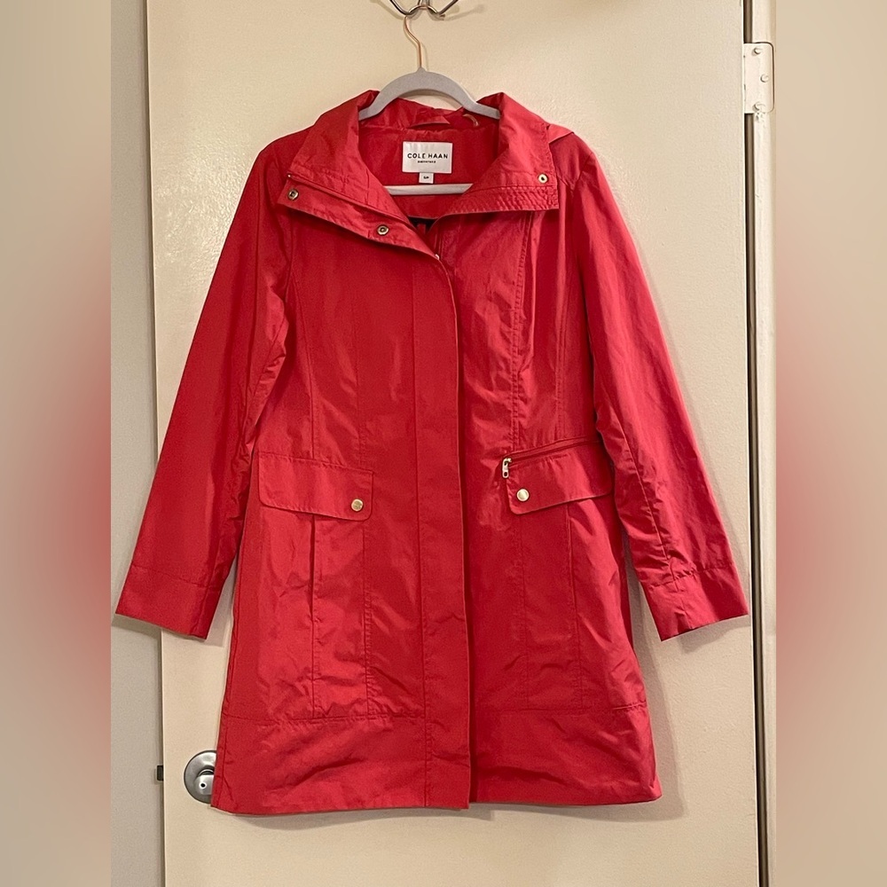 COLE HAAN Signature Packable Hooded Rain Jacket in Red - Picture 4 of 10